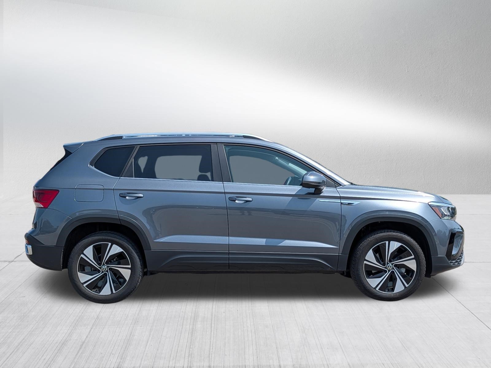 Used 2023 Volkswagen Taos SE w/ Panoramic Sunroof Package AWD/4WD image 8