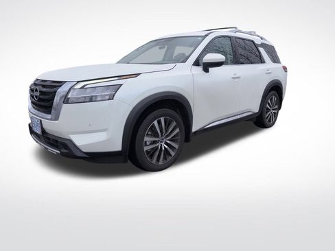 Used 2023 Nissan Pathfinder Platinum image 4