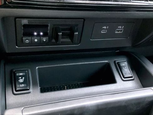 Used 2024 Nissan Titan PRO-4X w/ Pro-4x Convenience Package image 29