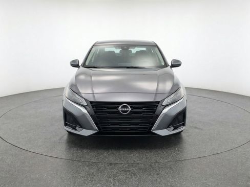 Used 2025 Nissan Altima 2.5 SV FWD image 2