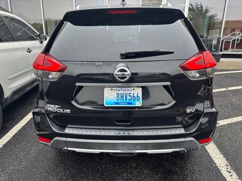 Used 2017 Nissan Rogue SV w/ SV Premium Package FWD image 5