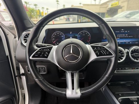 Used 2025 Mercedes-Benz GLB 250 4MATIC image 29