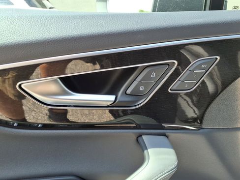 Used 2025 Audi Q3 2.0T Premium Plus w/ Premium Plus Package AWD/4WD image 14