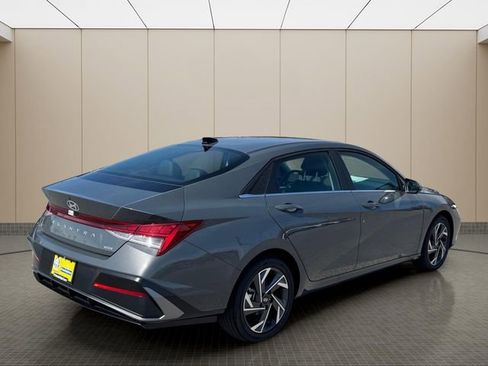 New 2026 Hyundai Elantra Limited FWD image 4