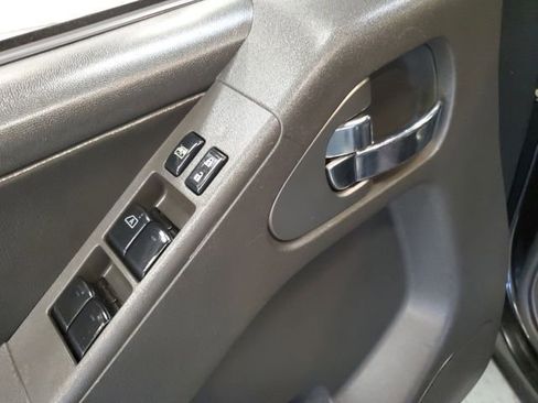 Used 2019 Nissan Frontier PRO-4X image 12