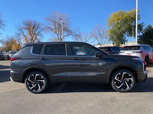 New 2025 Mitsubishi Outlander SE image 6