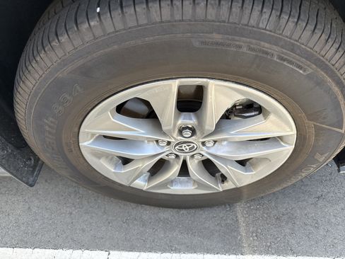 Used 2025 Toyota Sienna XLE w/ XLE Plus Package image 43