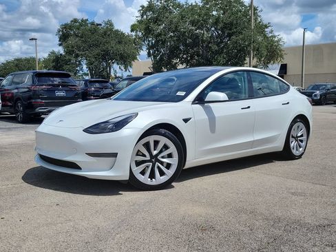 Used 2023 Tesla Model 3 Standard Range RWD image 1