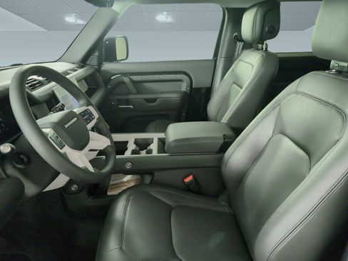Used 2025 Land Rover Defender 90 S image 4