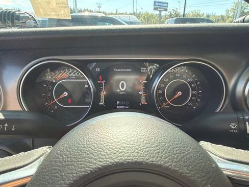 Used 2023 Jeep Gladiator Rubicon AWD/4WD image 25