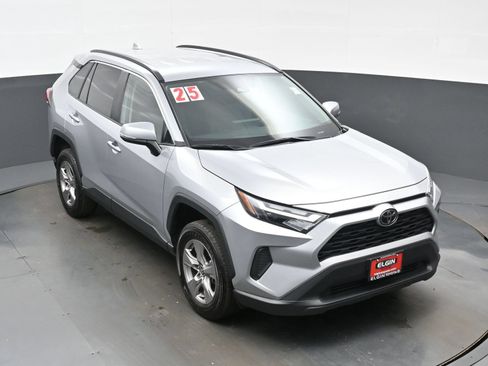 Used 2025 Toyota RAV4 XLE AWD/4WD image 34