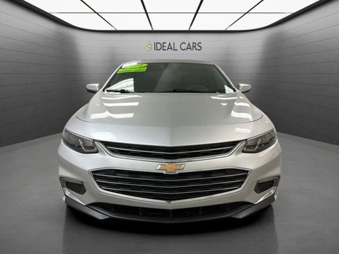 Used 2018 Chevrolet Malibu LT FWD image 2