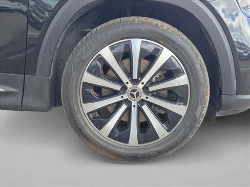 Used 2023 Mercedes-Benz GLB 250 4MATIC w/ Premium Package image 14