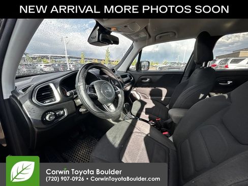 Used 2020 Jeep Renegade Latitude w/ Popular Equipment Group AWD/4WD image 10