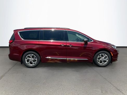Used 2022 Chrysler Pacifica Limited FWD image 8