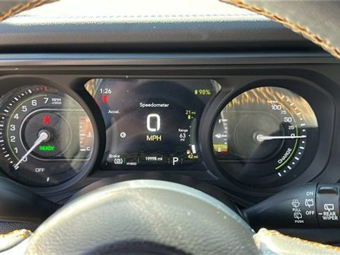 Used 2024 Jeep Wrangler Unlimited Sahara w/ Technology Group image 15