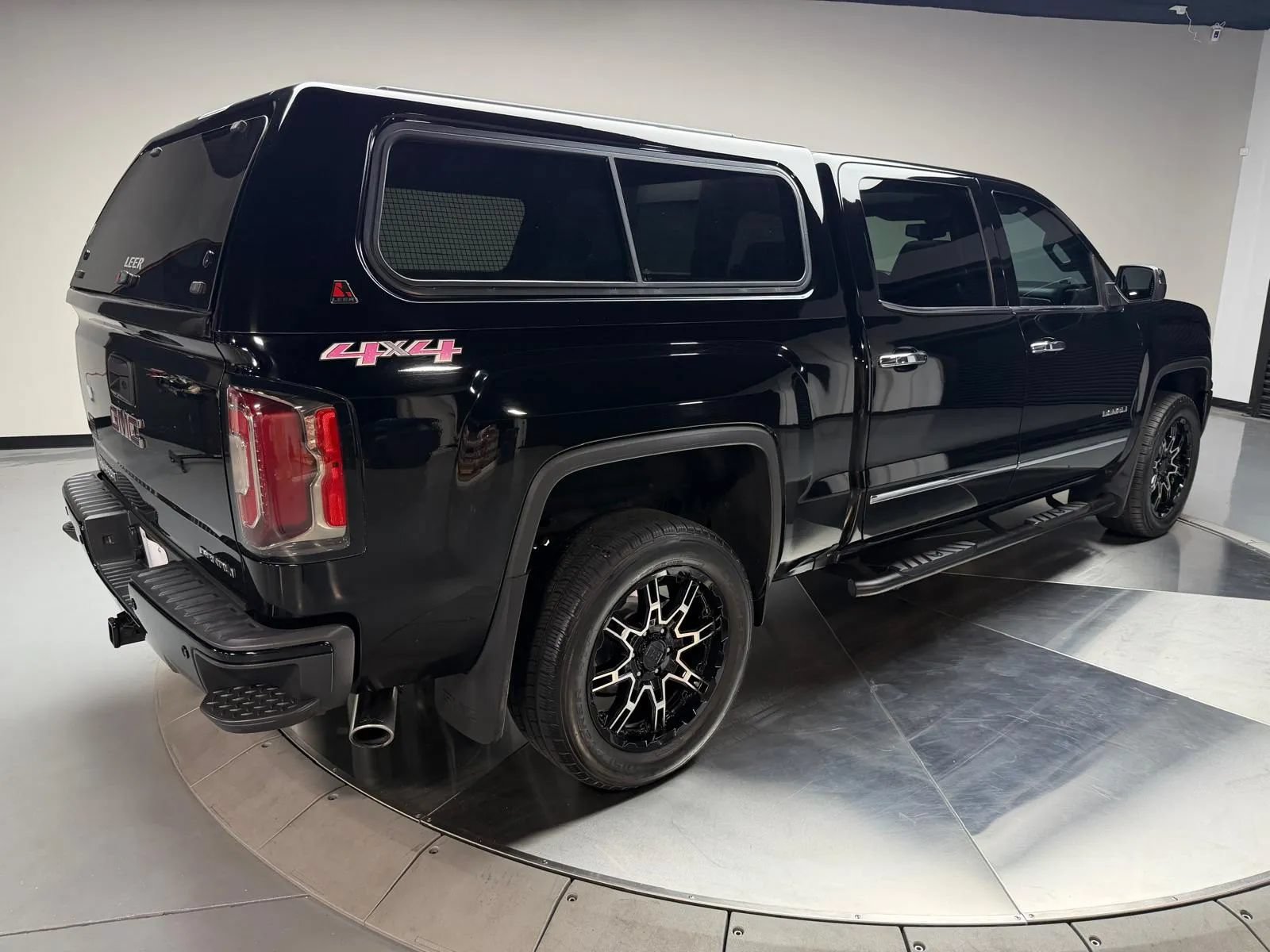 Used 2018 GMC Sierra 1500 Denali AWD/4WD image 2