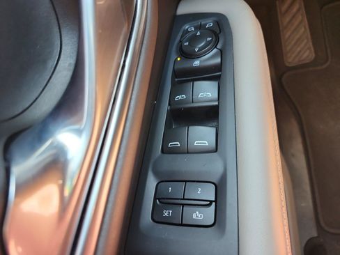 Used 2023 GMC Yukon SLT AWD/4WD image 22