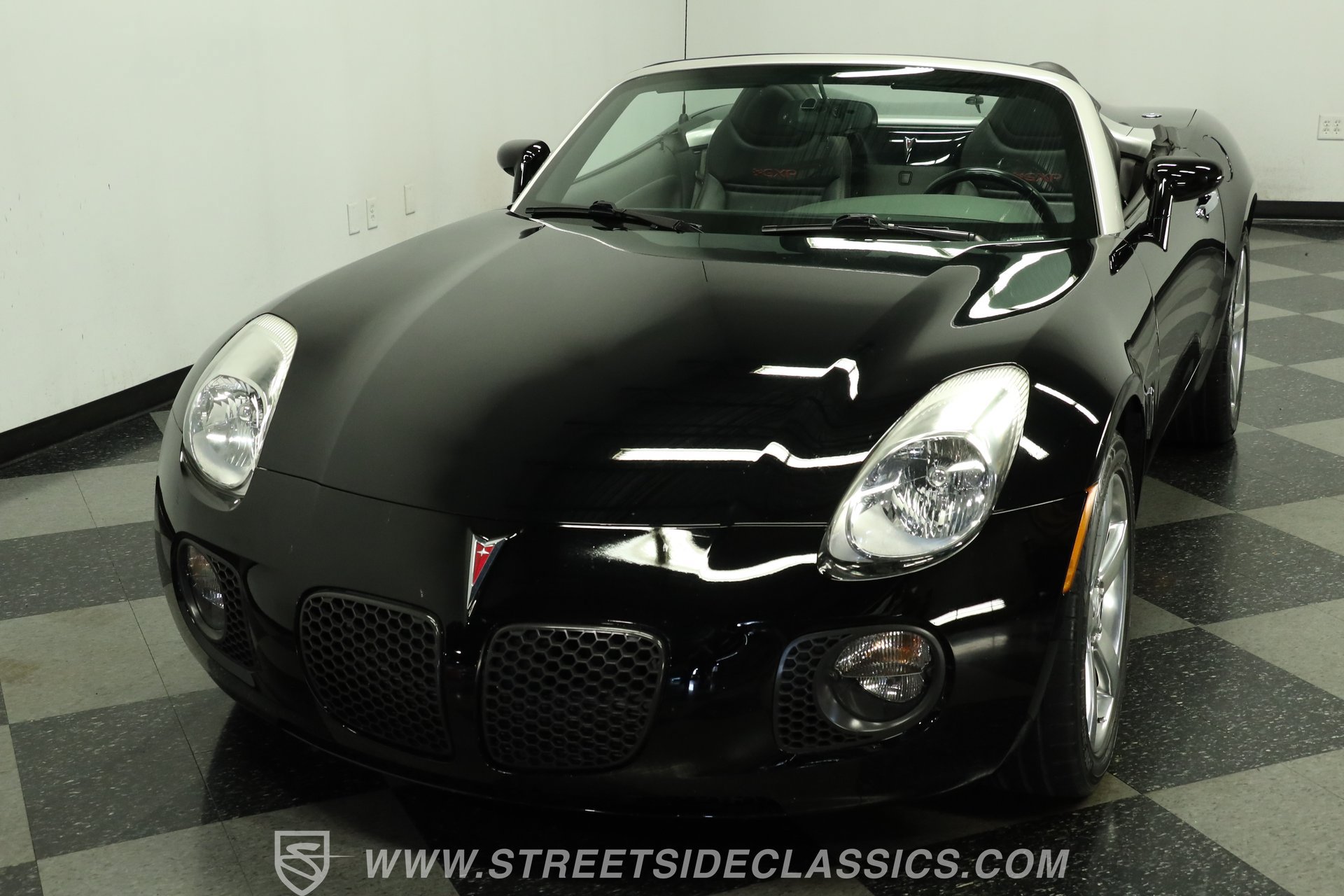 Used 2007 Pontiac Solstice GXP w/ Premium Package RWD image 17