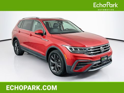 Used 2022 Volkswagen Tiguan SE FWD image 1