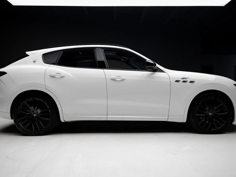 Used 2022 Maserati Levante GT AWD/4WD image 38