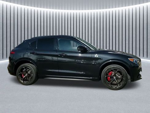 Used 2023 Alfa Romeo Stelvio Quadrifoglio image 5