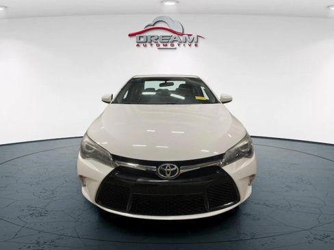 Used 2017 Toyota Camry SE w/ Moonroof Package FWD image 2