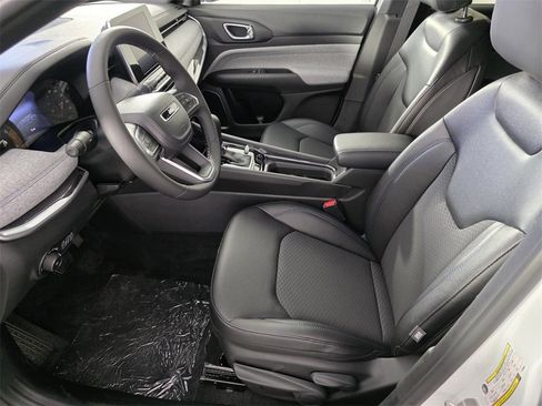 New 2026 Jeep Compass Latitude image 10