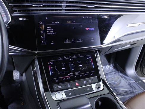 Used 2019 Audi Q8 Premium image 24
