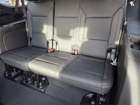 New 2026 Chevrolet Suburban High Country image 7