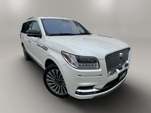 Used 2018 Lincoln Navigator Reserve w/ Technology Package AWD/4WD image 2