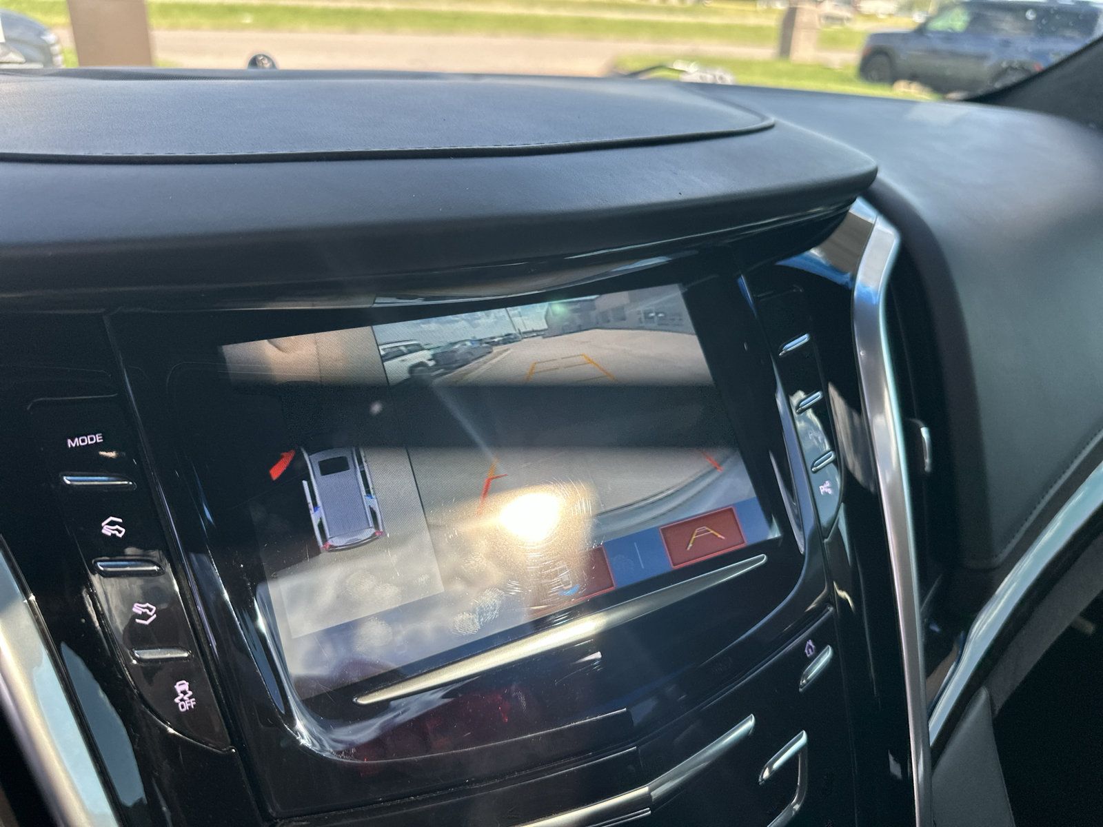 Used 2019 Cadillac Escalade ESV Platinum AWD/4WD image 22