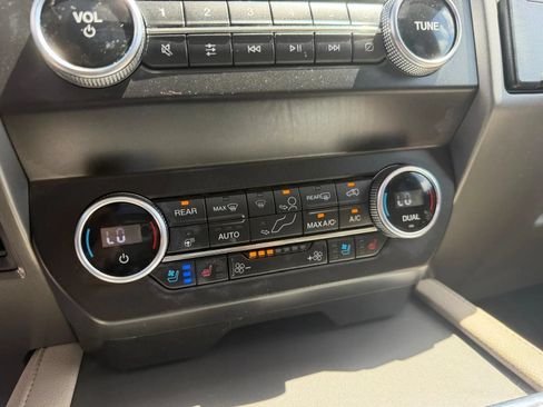 Used 2020 Ford Expedition Max XLT w/ Equipment Group 202A AWD/4WD image 19