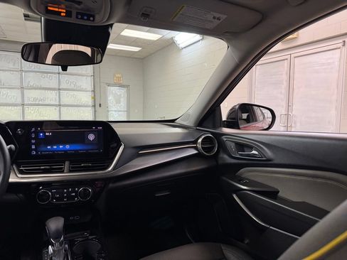 Used 2024 Chevrolet Trax ACTIV w/ Driver Confidence Package FWD image 20
