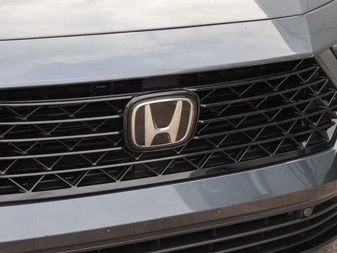 Used 2023 Honda Accord Touring image 2