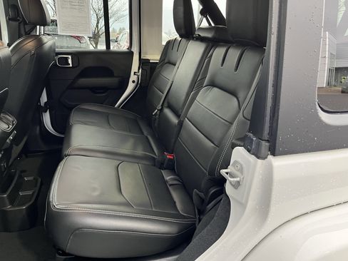 Used 2023 Jeep Wrangler Unlimited Sahara w/ Cold Weather Group image 16