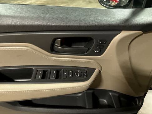 Used 2018 Honda Odyssey EX-L image 24