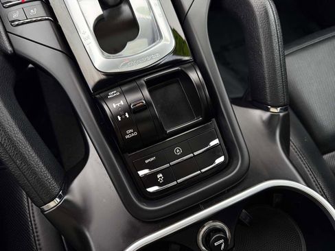 Used 2016 Porsche Cayenne image 39