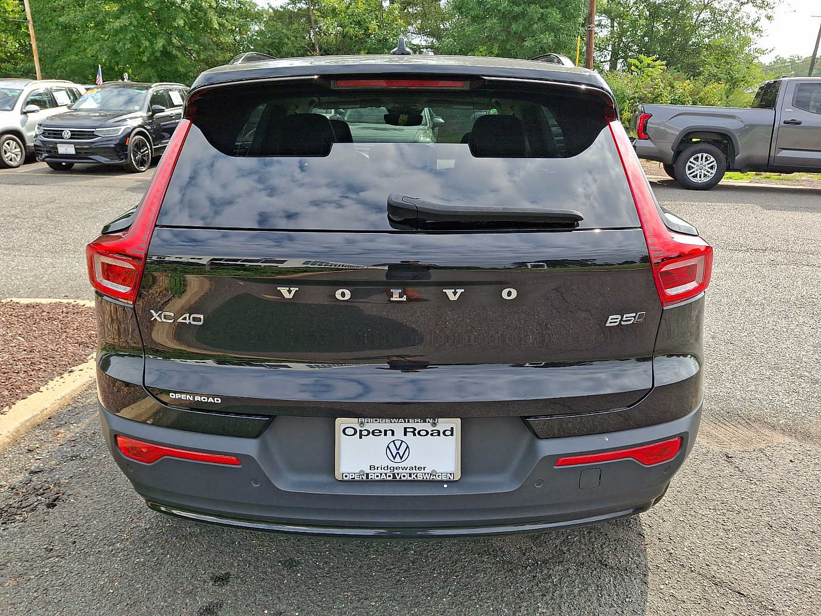 Used 2023 Volvo XC40 B5 Plus w/ Protection Package Premier AWD/4WD image 5