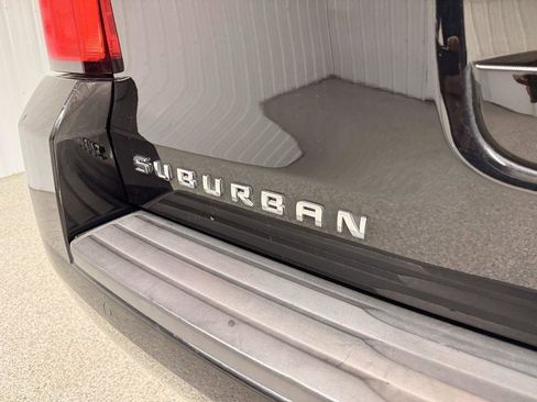 Used 2020 Chevrolet Suburban LT AWD/4WD image 7