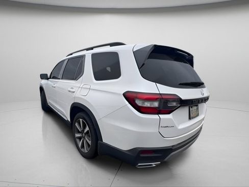 Used 2025 Honda Pilot Touring image 2