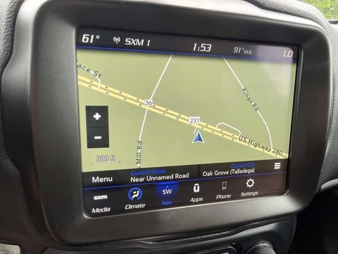 Used 2023 Jeep Renegade Latitude AWD/4WD image 16