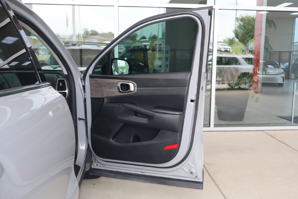 Used 2022 Kia Sorento S w/ Panoramic Sunroof Package AWD/4WD image 46