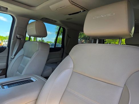 Used 2020 GMC Yukon Denali w/ Denali Ultimate Package AWD/4WD image 10