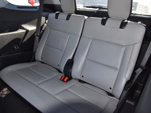 Used 2021 Ford Explorer XLT w/ Equipment Group 202A image 12