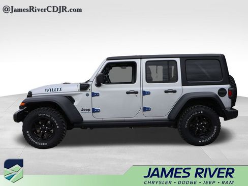 Used 2023 Jeep Wrangler Unlimited w/ Cold Weather Group AWD/4WD image 2