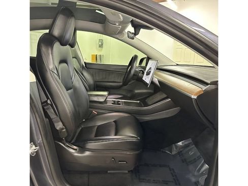 Used 2022 Tesla Model Y Long Range AWD/4WD image 18