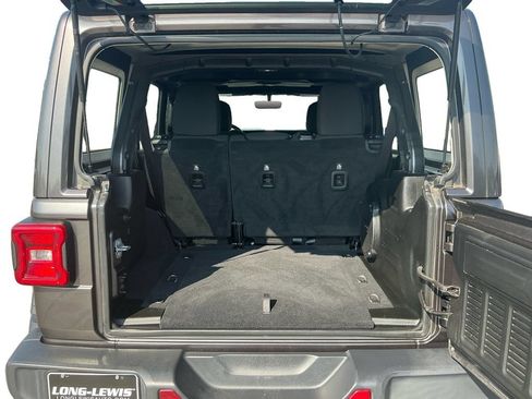 Used 2018 Jeep Wrangler Unlimited Sahara AWD/4WD image 24