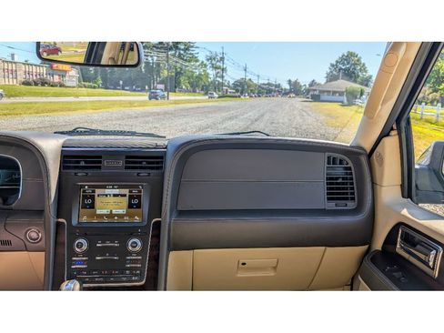 Used 2016 Lincoln Navigator Reserve image 30