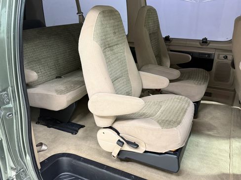 Used 2002 Ford E-350 and Econoline 350 Van image 27